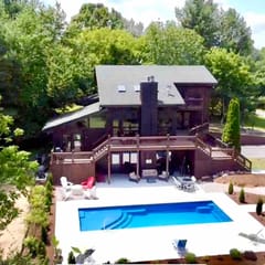 Bourbon Country Lodge ✦ 5 Acre Resort +Pool/Hot Tub