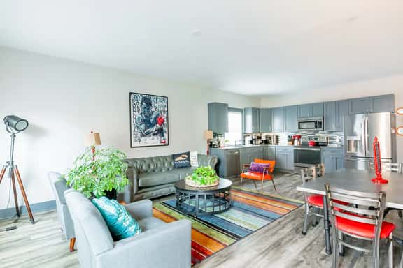 The Highball * Speakeasy Lounge & Retreat 6BR 5BA - Image 1