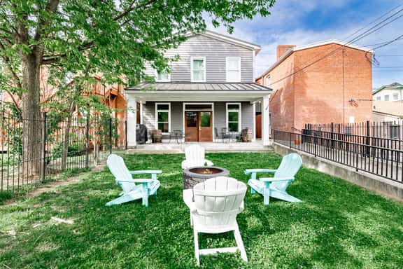 Baxter Manor | 8BR 3BA | Fire Pit ~ Sleep 18 - Image 1