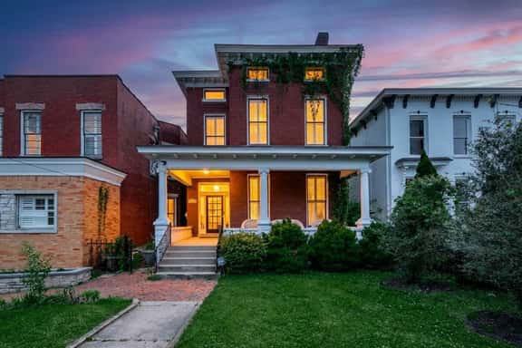 Magnum 9BR 4BA Prime Higlands | Parking - Image 1