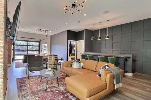 Rooftop w/ 4 Suites @ Bungalou + Bourbon Bar + Gam - Image 1