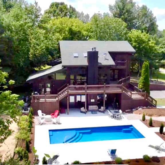 Bourbon Country Lodge ✦ 5 Acre Resort +Pool/Hot Tub - Image 1