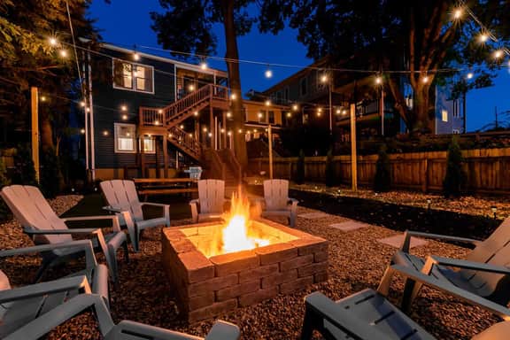 Bonny High~4 BR | KING | Epic Yard w/Fire Pit - Image 2
