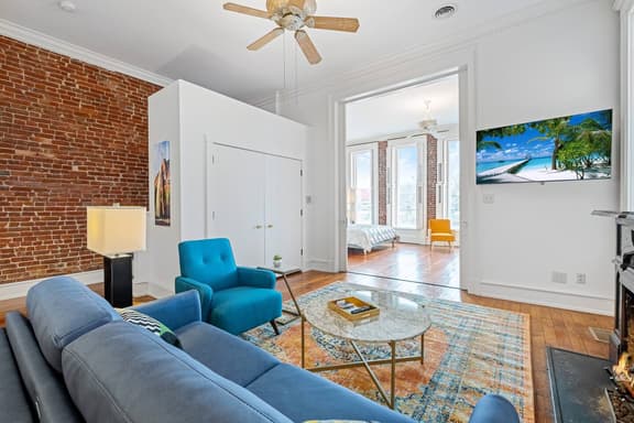 The Old Fashioned~Luxury 1BR~Stay Nulu Marketplace - Image 1