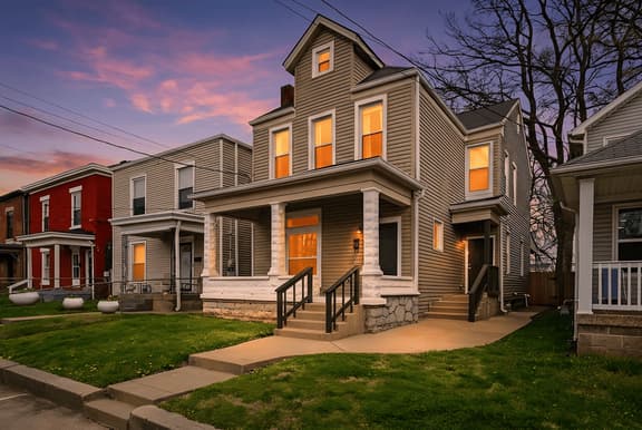 Louisville Grand Charm 5BR Retreat - Image 1