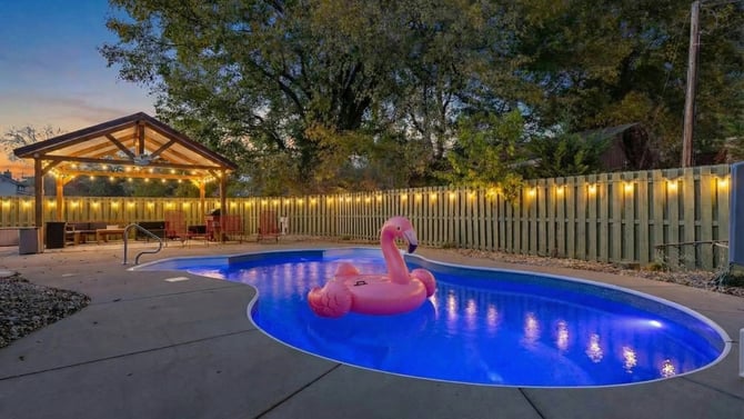 Hot Tub & Pool